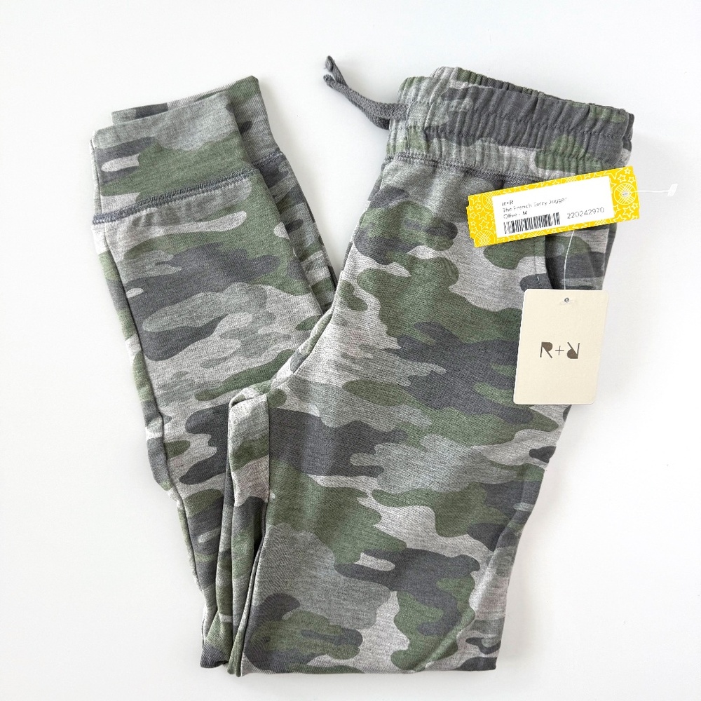 NWT R + R The French Terry Jogger Olive Camo size M (8-10)